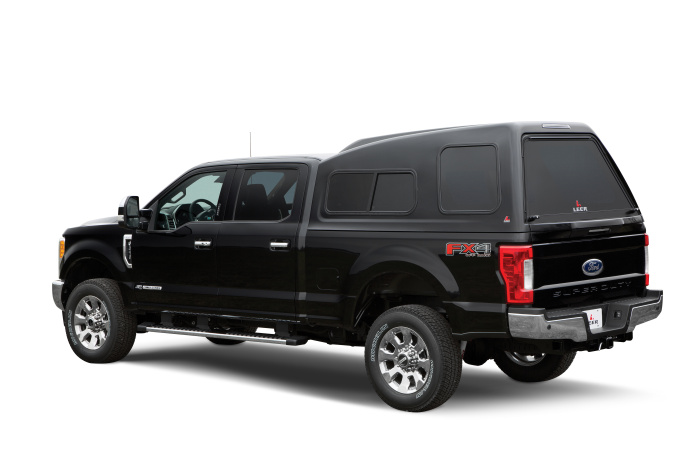 122-Ford-F250-2017-Black-3-4-Rr-Dr-WhBG.jpg
