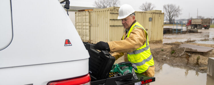 LEER Commercial Fiberglass Truck Caps
