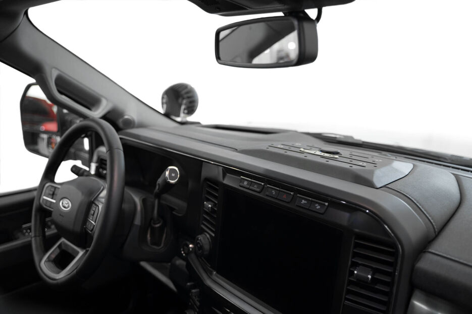 ADD2023-Ford-F-250-350-Super-Duty-Digital-Dash-Mount_Installed_01.jpg