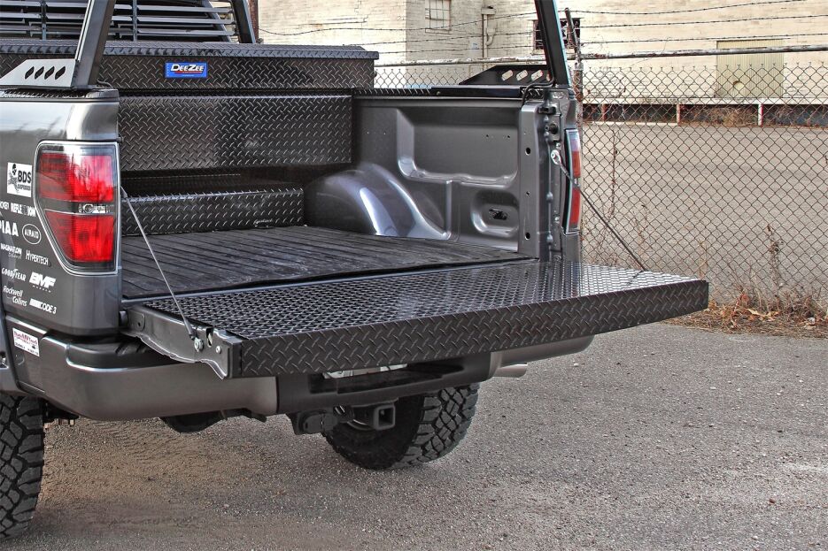 DZETGPro-BlackTread-Full-Lifestyle1.jpg