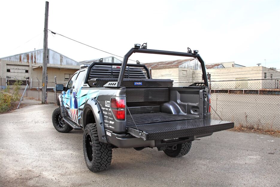 DZETGPro-BlackTread-Full-Lifestyle2.jpg