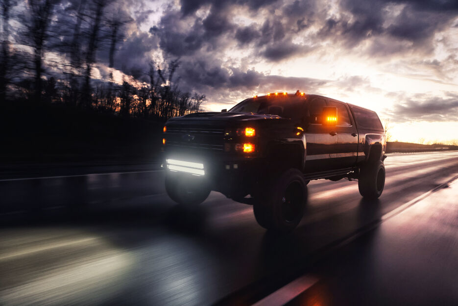 LEER-100XQ-Chevy-2500-2018-black-PS-3-4-Front_Lights.jpg