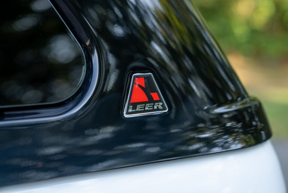 Leer-100XQSport-Ram-DS-Logo.jpg