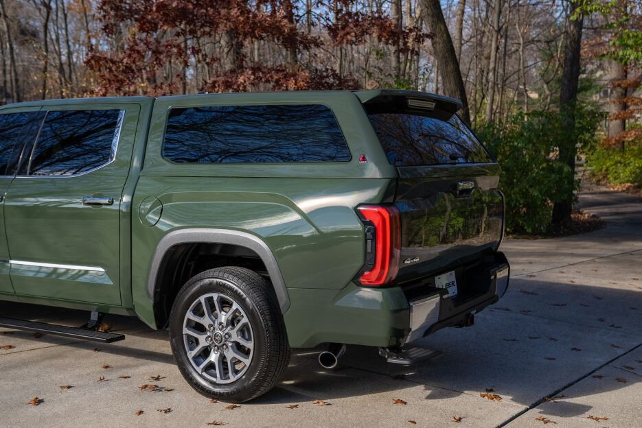 Leer-100XQSport-Tundra-Green-DS-3-4-Rear2.png