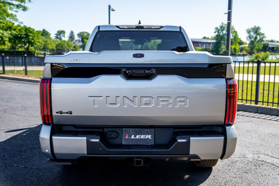 Leer_700Fiberglass_Tonneau_12.jpg