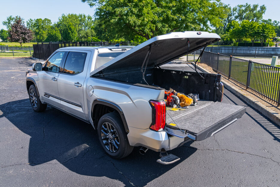 Leer_700Fiberglass_Tonneau_25.jpg