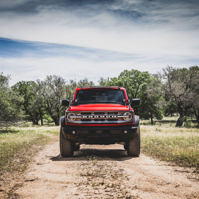 RIG46723-Ford_Bronco_Roof_Line_SR_Mount_Kit_Lifestyle-03.jpg