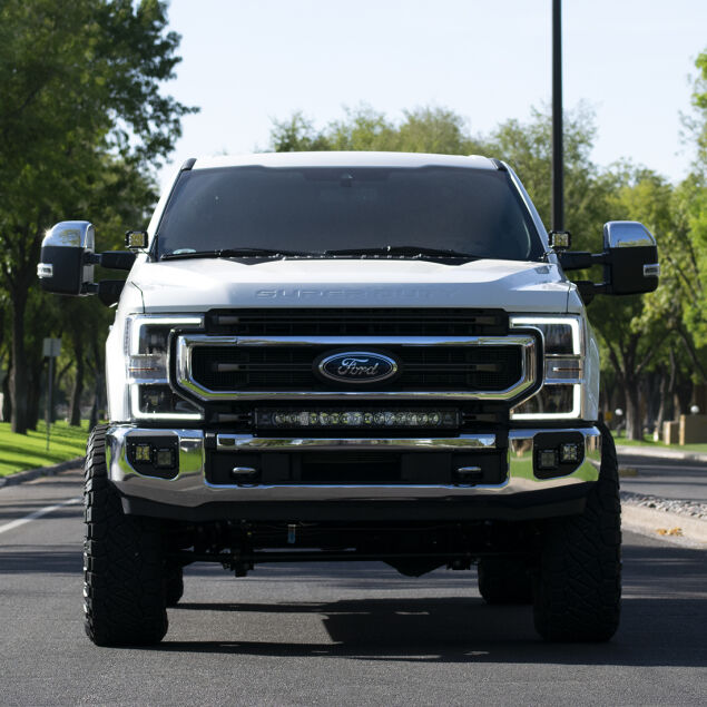 RIG46735-Ford_SuperDuty_2020+_A-Pillar_Mount-Lifestyle-02.jpg