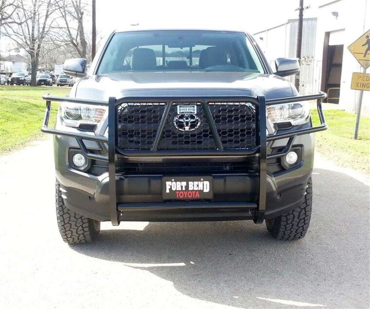 RNHGGT16MBL1_2016-2021_Toyota2016-2021Tacoma_GrilleGuards_1.jpg