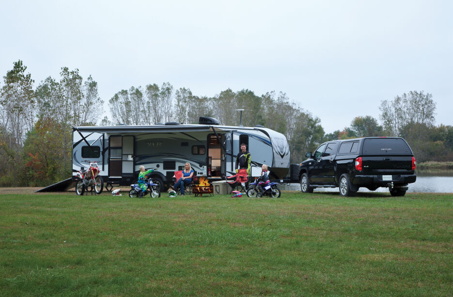 UltraSport-Toy-Tundra-Blck-Family.RV.jpg