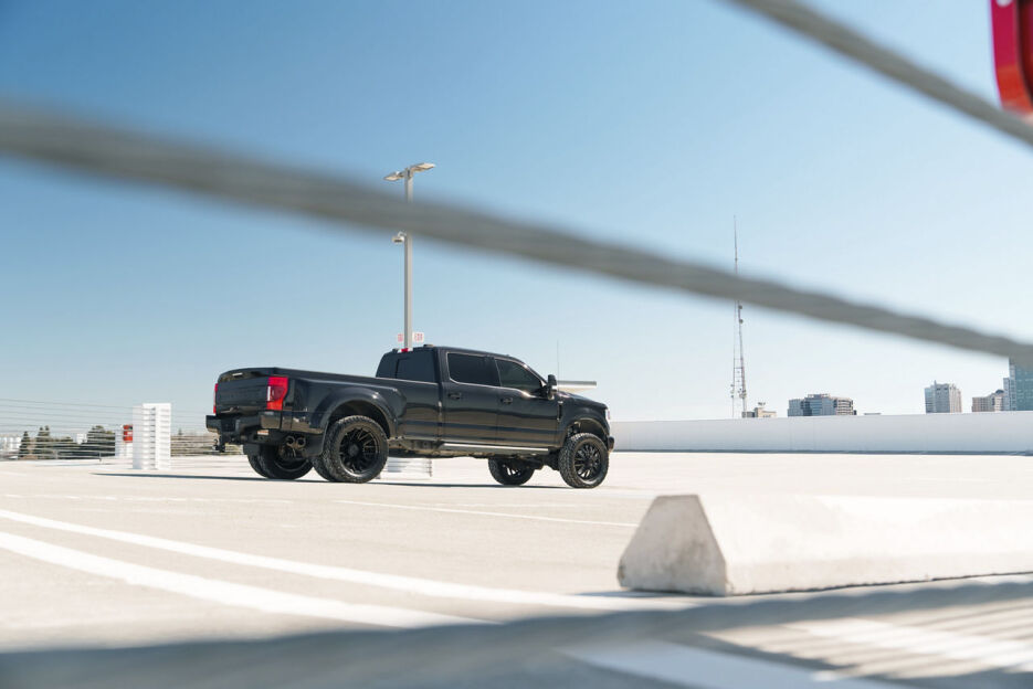 fuel-off-road-catalyst-dually-d406-matte-black-gloss-blacklip-24x8.jpg