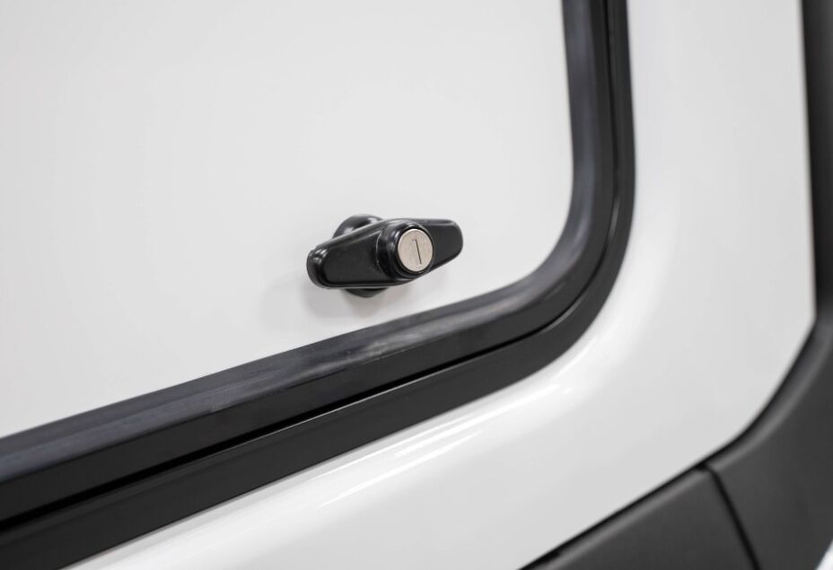 LEER 180CC Commercial Truck Cap Ford Maverick Close Up Side Door T-handle