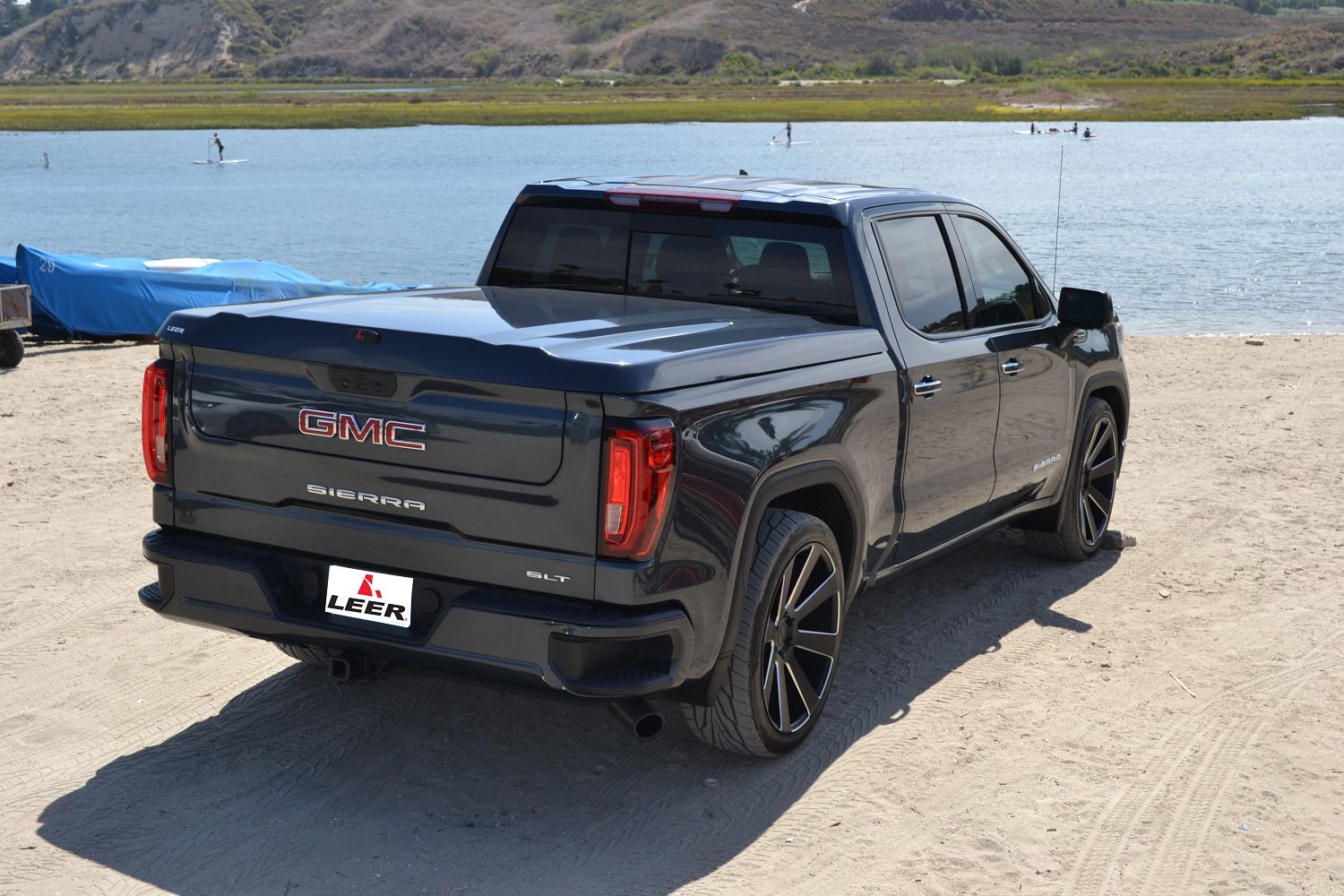 LEER fiberglass tonneau cover