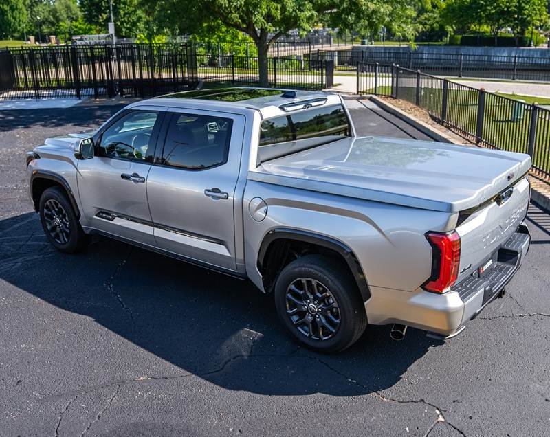 LEER 700 fiberglass tonneau cover
