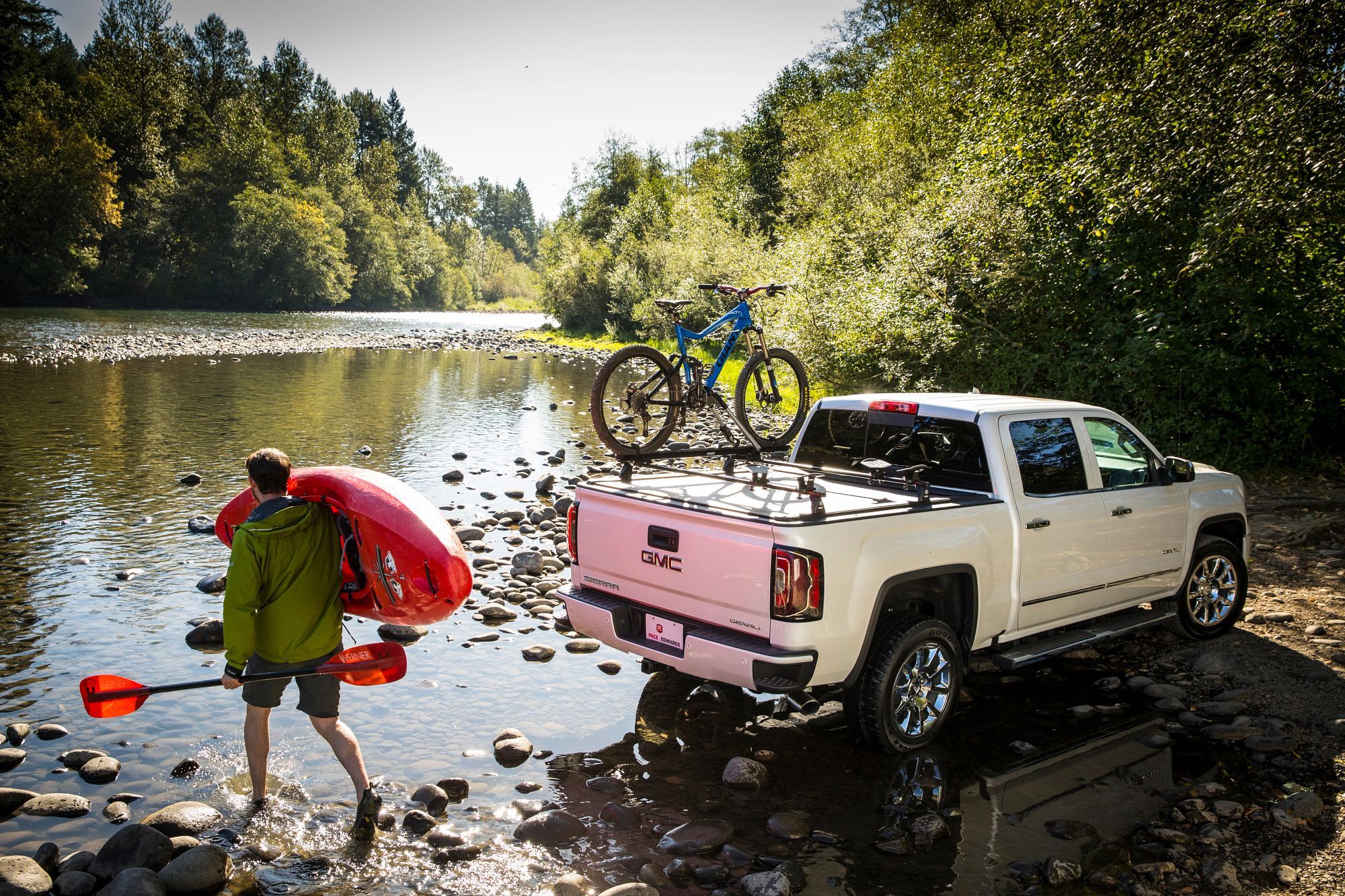 Retractable tonneau cover on pickup truck
