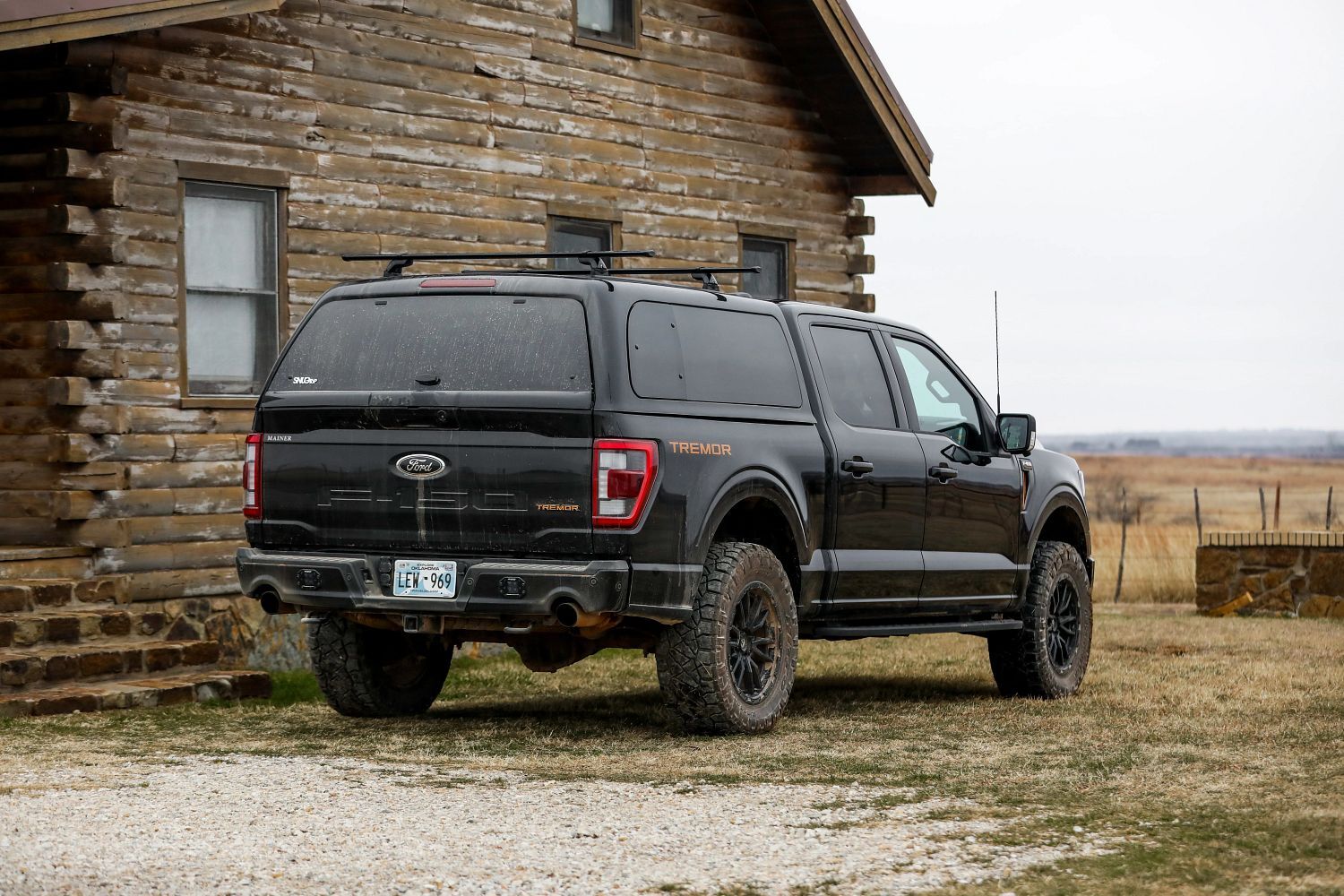 SNUGTOP truck topper with premium fiberglass styling for a daily-driven pickup