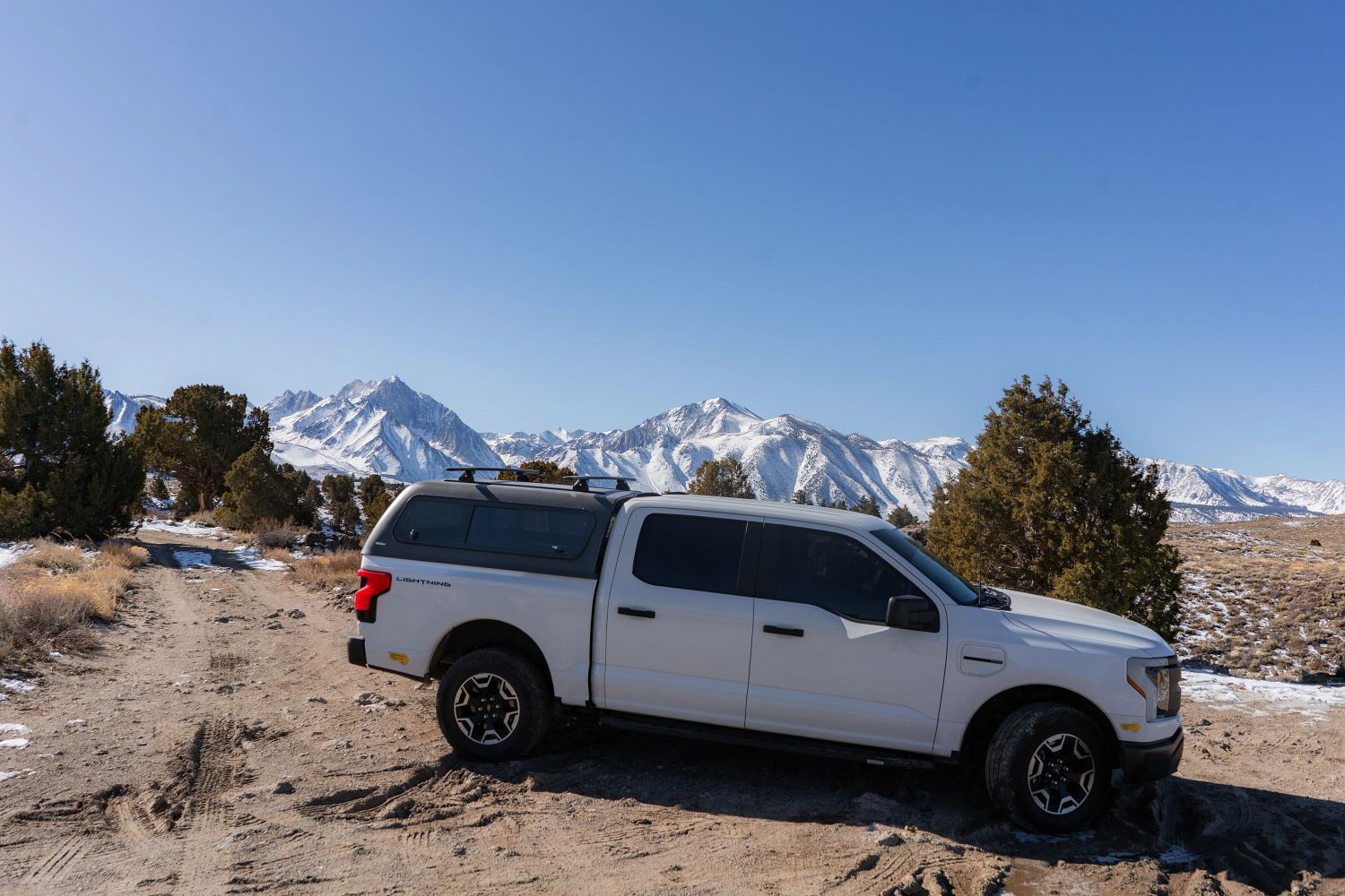 SNUGTOP truck cap equipped for travel and outdoor recreation