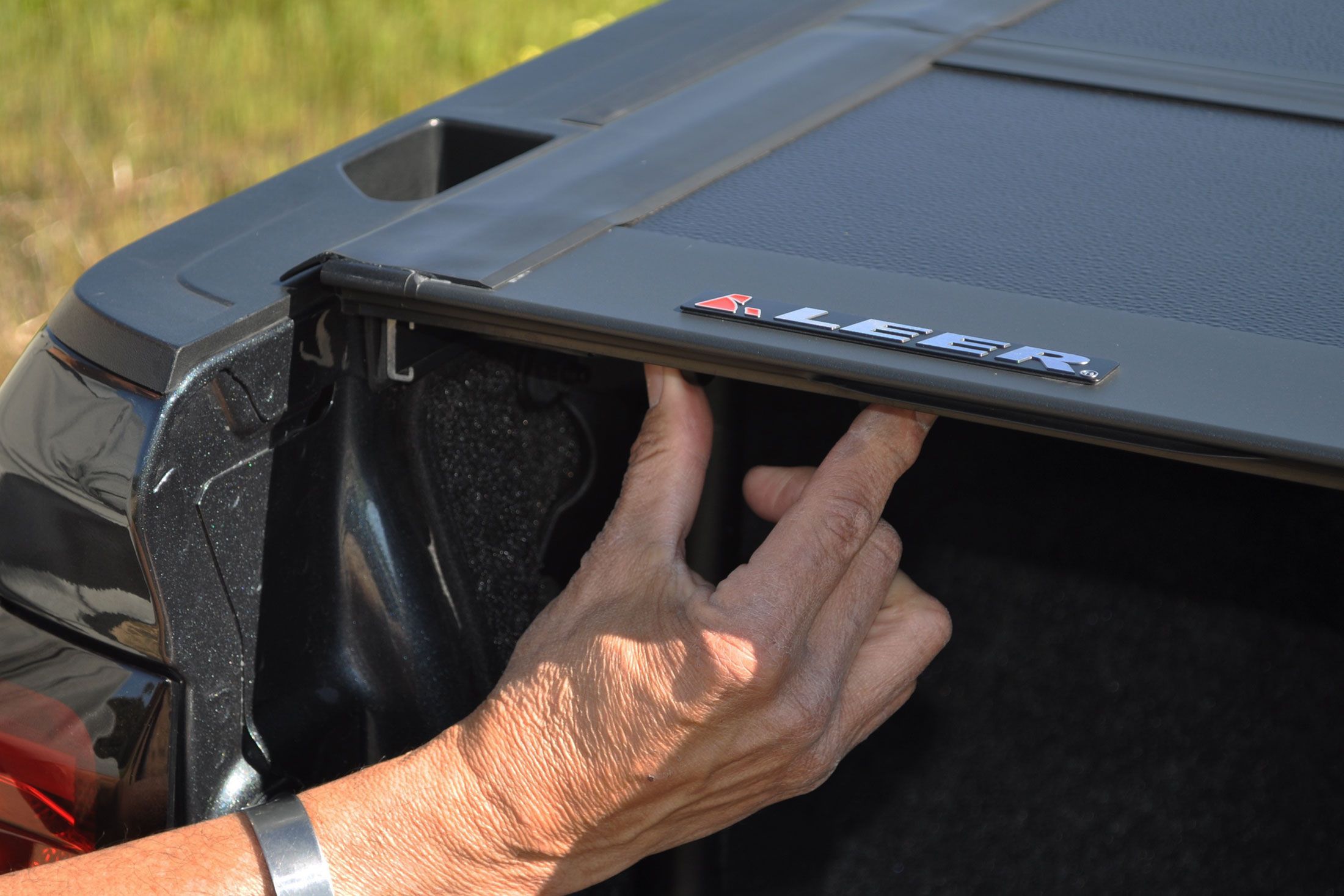 LEER Exclusive CYNC Latch Technology