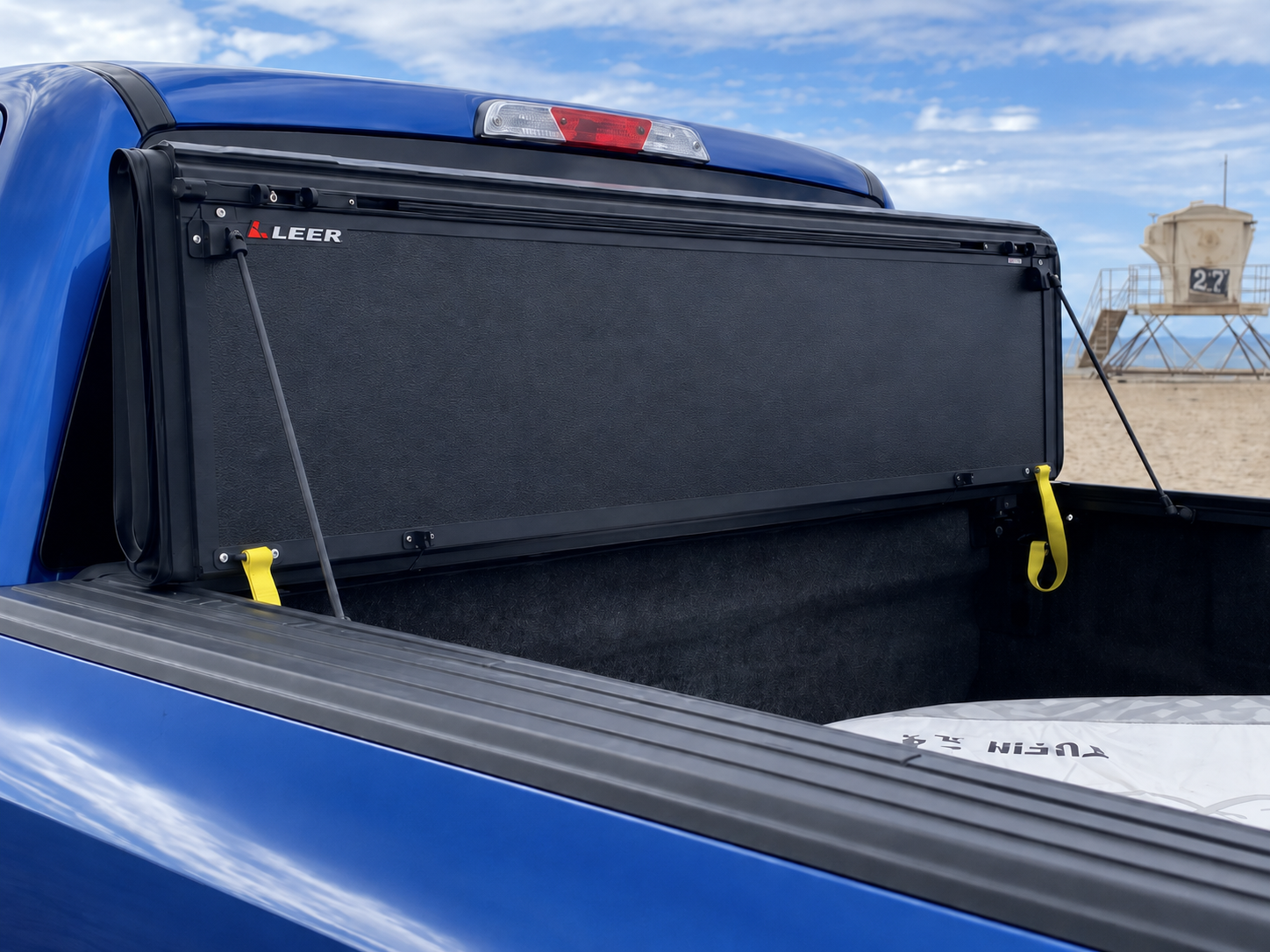 Operating the LEER HF650M CYNC dual-side latching system