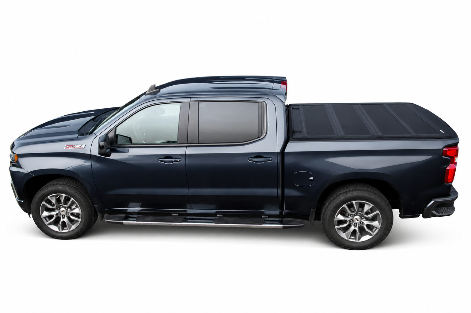Side profile of a pickup with the LEER HF650M closed