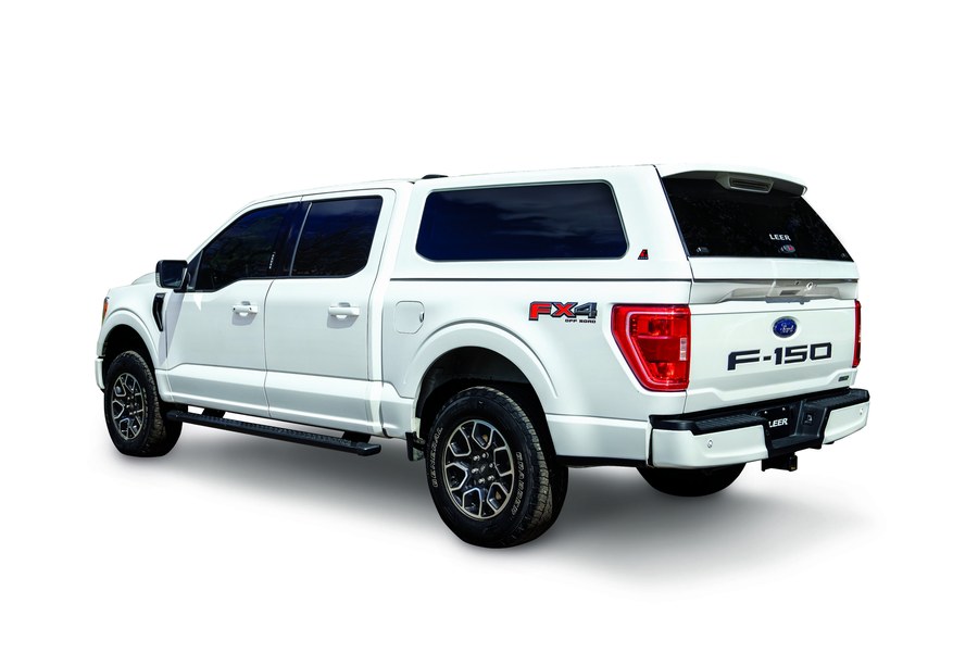 LEER 100XQ Sport truck cap